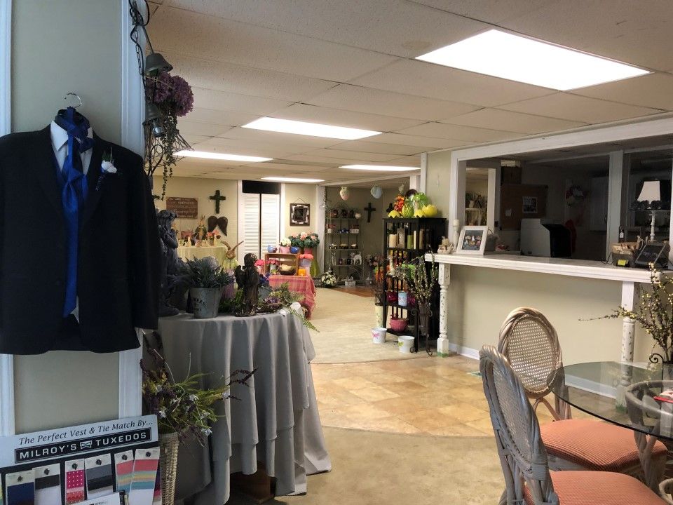 819 S Main St, Harrisburg, IL 62946